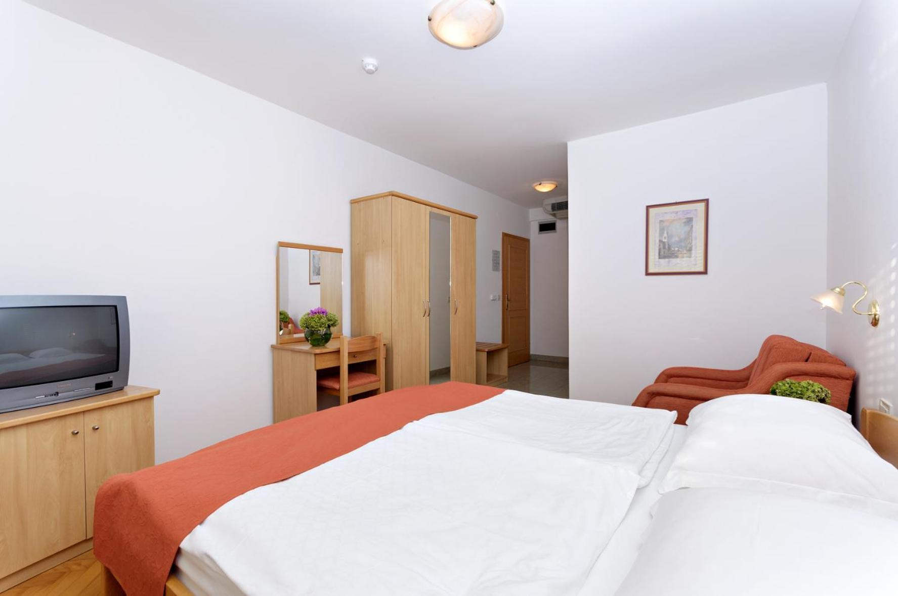 Hotel Epario Лопар Экстерьер фото