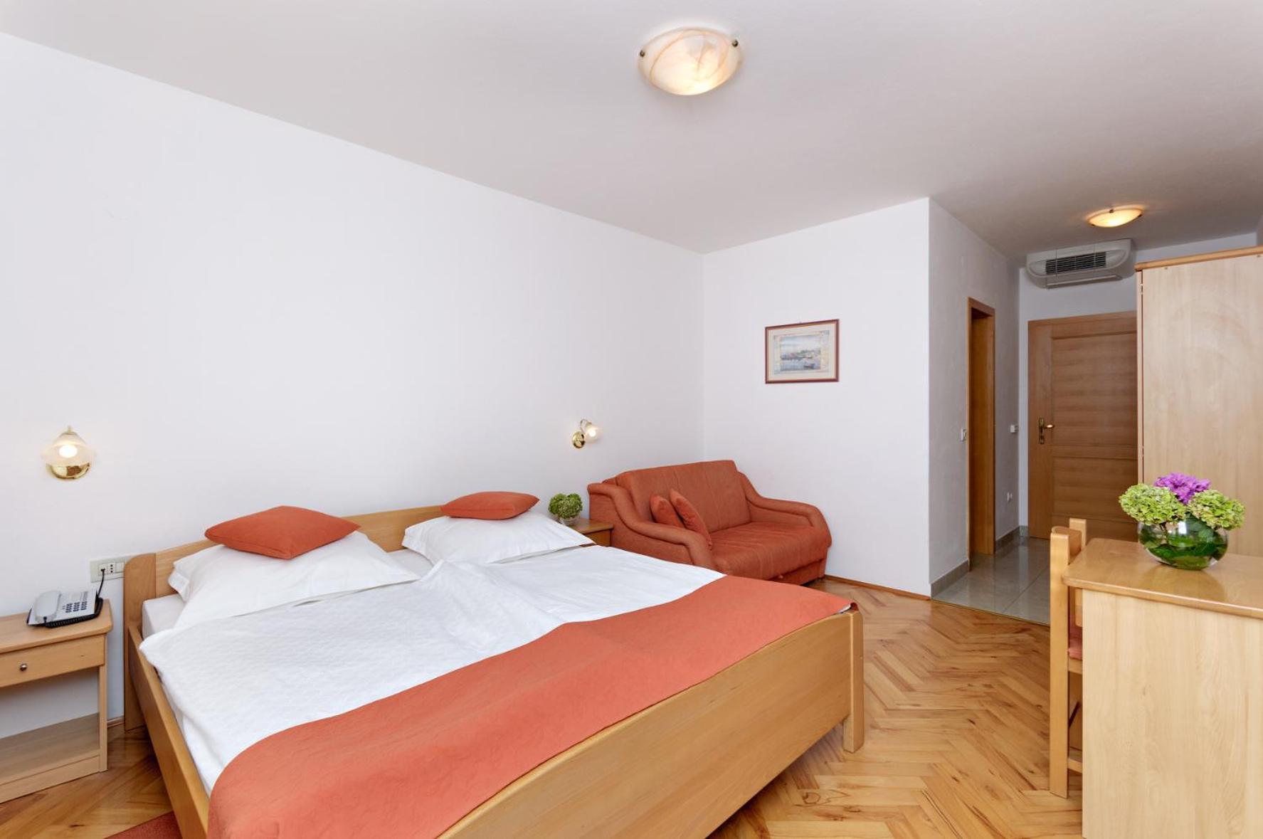 Hotel Epario Лопар Экстерьер фото