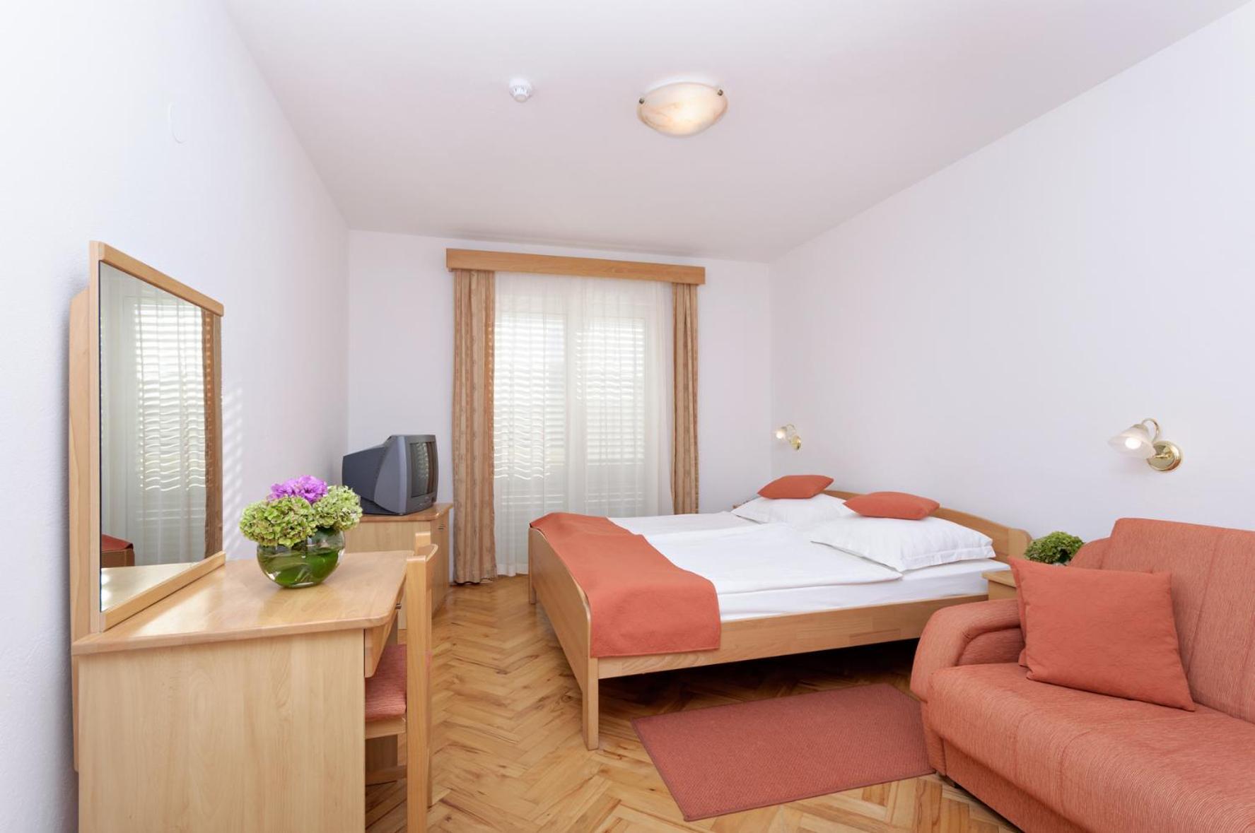 Hotel Epario Лопар Экстерьер фото