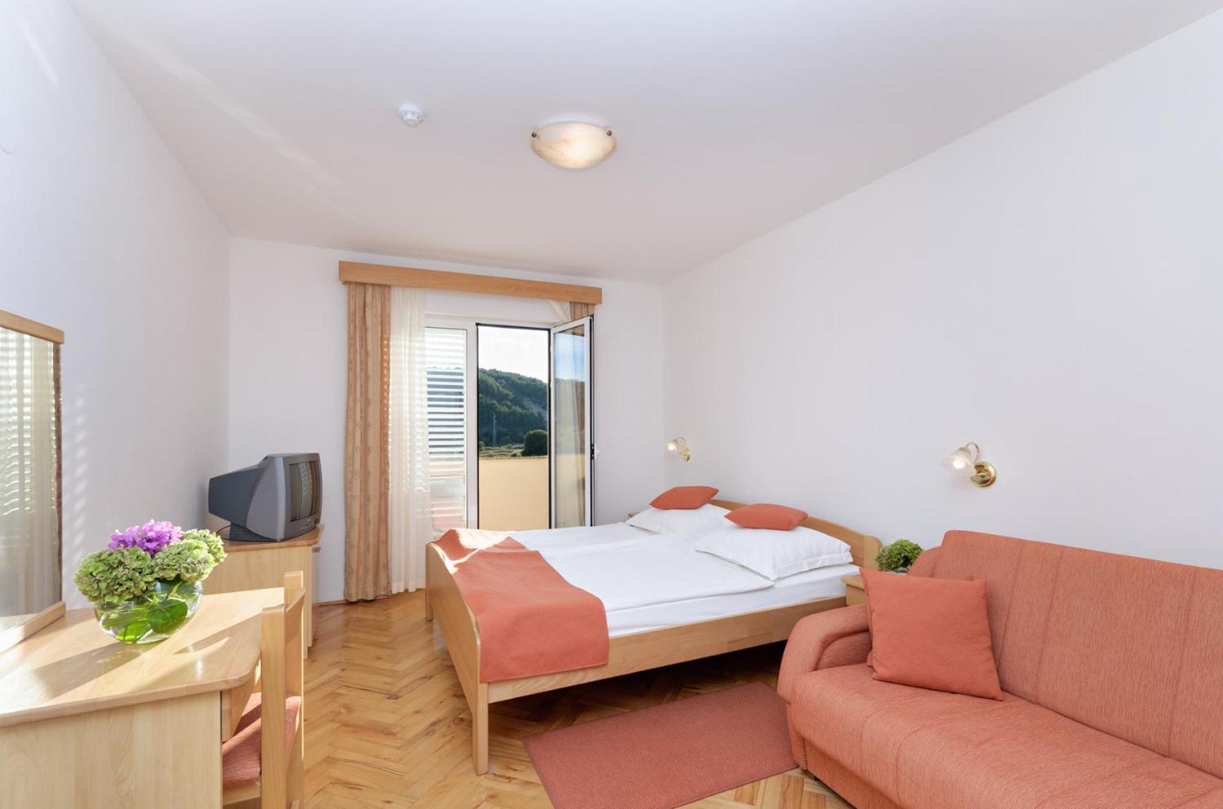 Hotel Epario Лопар Экстерьер фото