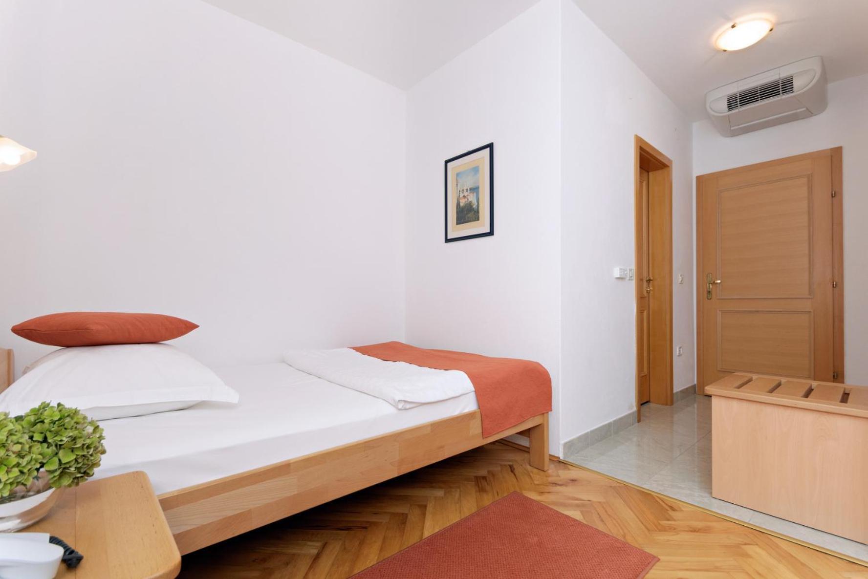 Hotel Epario Лопар Экстерьер фото