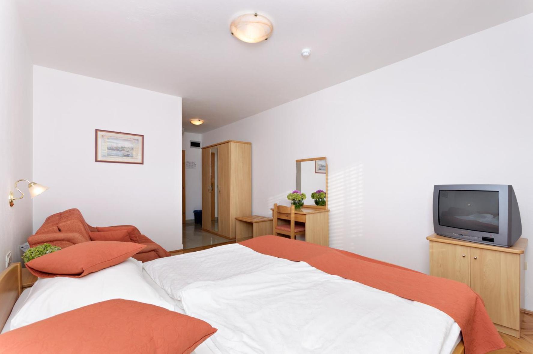 Hotel Epario Лопар Экстерьер фото
