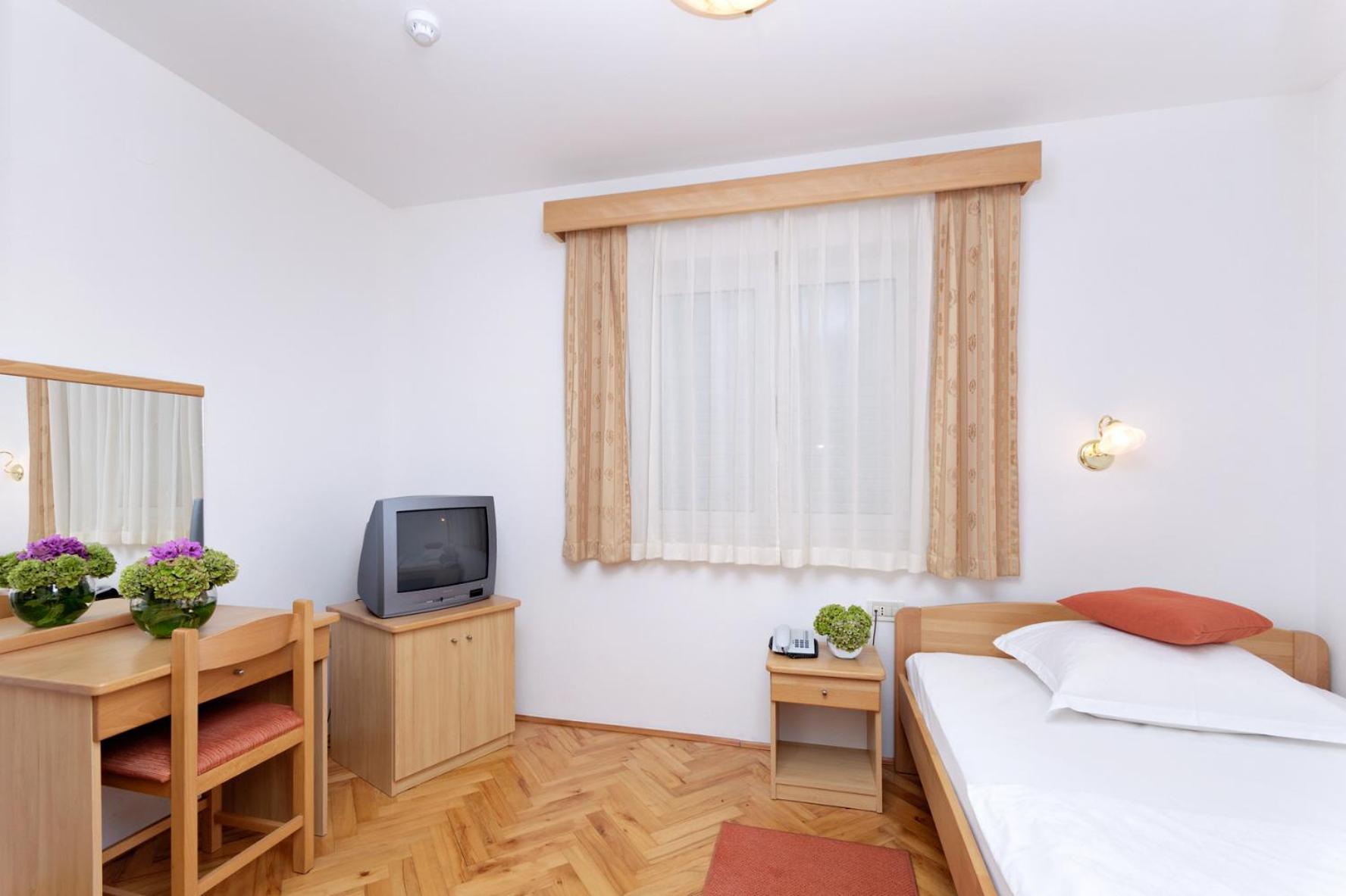Hotel Epario Лопар Экстерьер фото