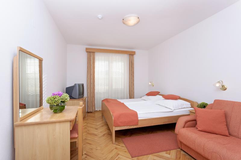 Hotel Epario Лопар Экстерьер фото
